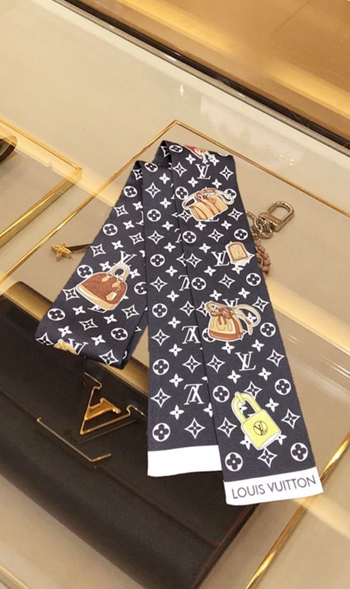 Louis Vuitton Scarf LVS00010